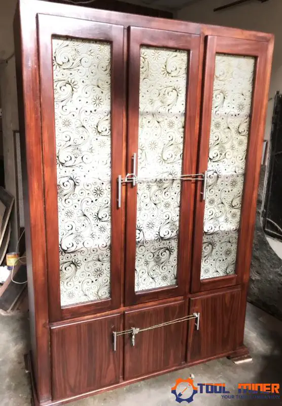wooden-crockery-cabinet